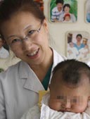 幸孕家庭带天伦宝宝来感谢赵主任