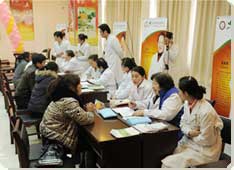 忙碌的北京不孕症名医会诊现场